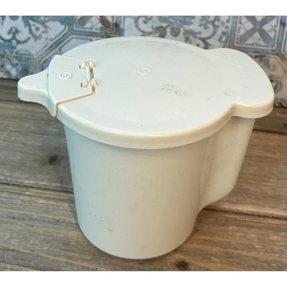 Tupperware‎ Creamer Sugar Pitcher Flip Top 574-11 Vintage Beige Good